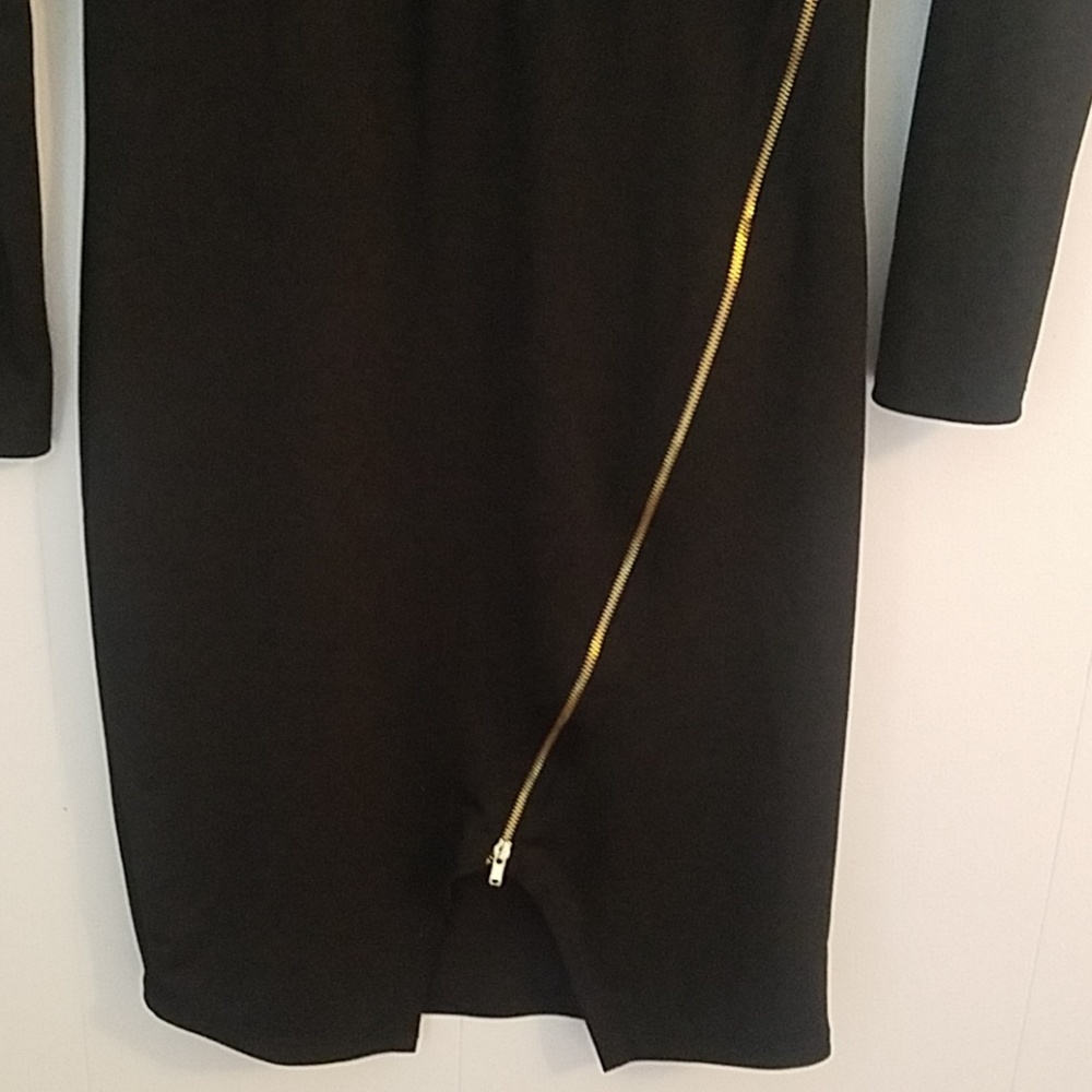 Light weight black long sleeved zipper dress - Picture 3 of 5